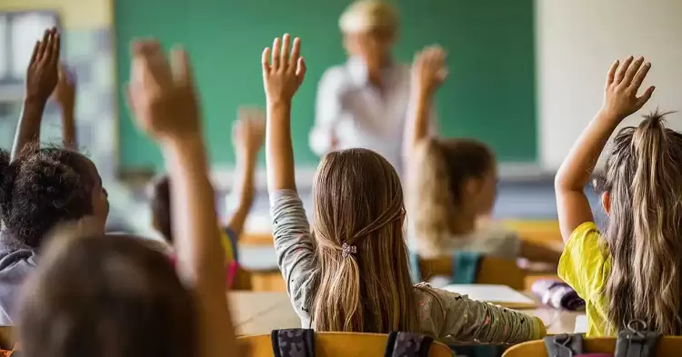 Στήριξη στον αγώνα των εκπαιδευτικών ενάντια στην τιμωρητική αξιολόγηση της κυβέρνησης και στις διώξεις