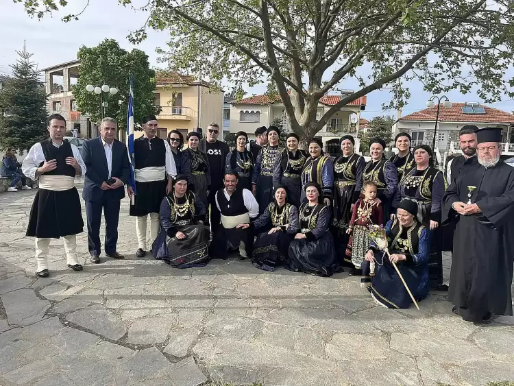 Aναβίωσε στη Γαλατινή Βοϊου, το έθιμο «Χορός της Ρόκας» Aναβίωσε στη Γαλατινή Βοϊου, το έθιμο «Χορός της Ρόκας»