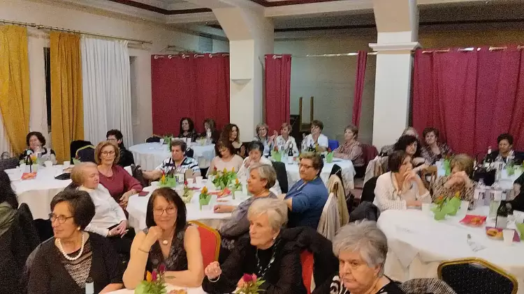 Oι μανούλες το έριξαν έξω… Oι μανούλες το έριξαν έξω…