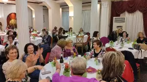 Oι μανούλες το έριξαν έξω… Oι μανούλες το έριξαν έξω…