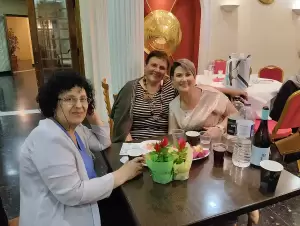 Oι μανούλες το έριξαν έξω… Oι μανούλες το έριξαν έξω…