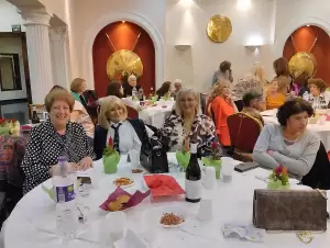 Oι μανούλες το έριξαν έξω… Oι μανούλες το έριξαν έξω…