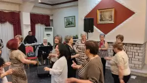 Oι μανούλες το έριξαν έξω… Oι μανούλες το έριξαν έξω…