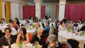 Oι μανούλες το έριξαν έξω… Oι μανούλες το έριξαν έξω…