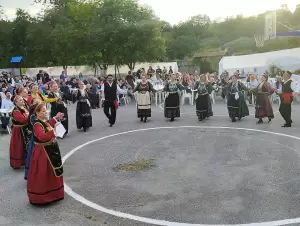 To “Θάρρος” στη Μηλιά Κοζάνης, στο “δίπλωμα” του χορού…