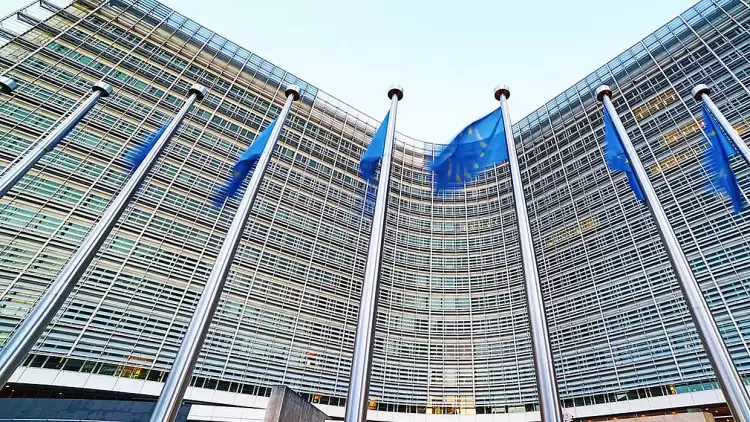 Ανεβάζει ταχύτητα η Ευρωζώνη - Τι σημαίνει για την Ελλάδα Ανεβάζει ταχύτητα η Ευρωζώνη – Τι σημαίνει για την Ελλάδα