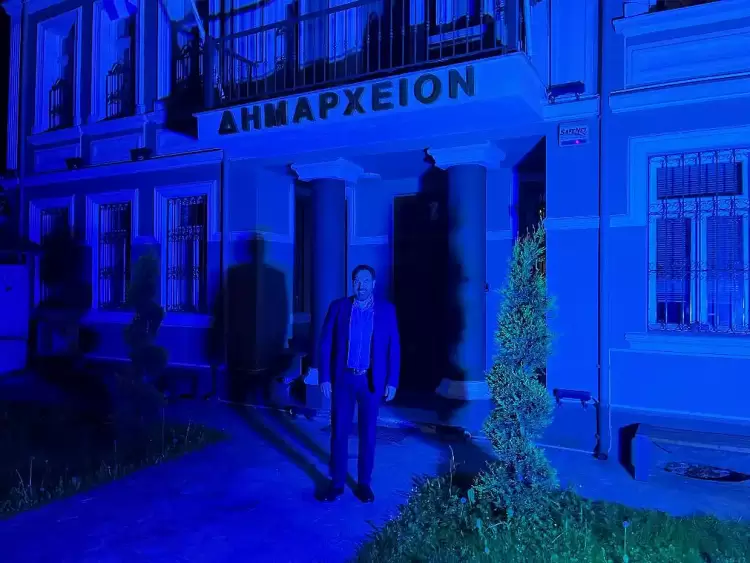 Ο Δήμος Φλώρινας φωταγώγησε μπλε το Δημαρχείο για την Παγκόσμια Ημέρα Ευχής