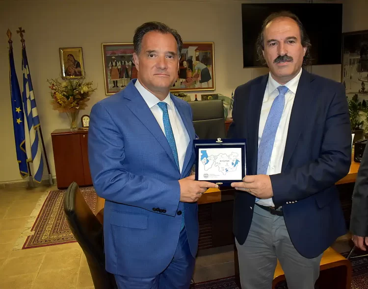 Επίσκεψη του Υπουργού Υγείας Άδωνι Γεωργιάδη στο γραφείο του Αντιπεριφερειάρχη της Π.Ε. Φλώρινας Επίσκεψη του Υπουργού Υγείας Άδωνι Γεωργιάδη στο γραφείο του Αντιπεριφερειάρχη της Π.Ε. Φλώρινας