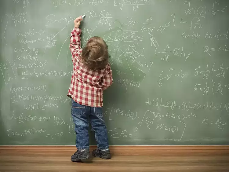 Γιατί είμαστε δεξιόχειρες ή αριστερόχειρες – Πώς και πότε «αποφασίζει» ο εγκέφαλος