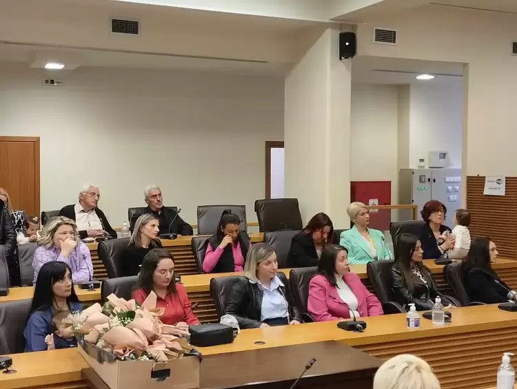 Μάνα, μητέρα, μαμά… Μάνα, μητέρα, μαμά…