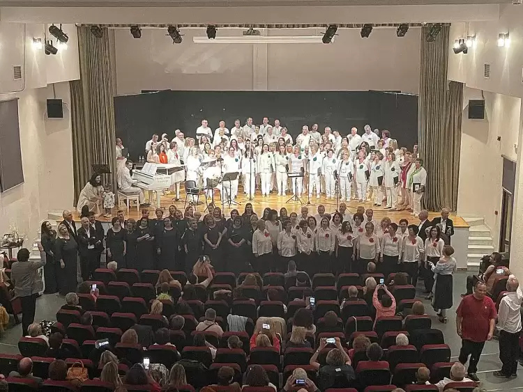 Μια βραδιά γεμάτη μουσική και ενθουσιασμό Μια βραδιά γεμάτη μουσική και ενθουσιασμό