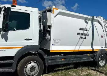 Παραδόθηκαν στον Δήμο Φλώρινας δύο νέα σύγχρονα απορριμματοφόρα οχήματα Παραδόθηκαν στον Δήμο Φλώρινας δύο νέα σύγχρονα απορριμματοφόρα οχήματα
