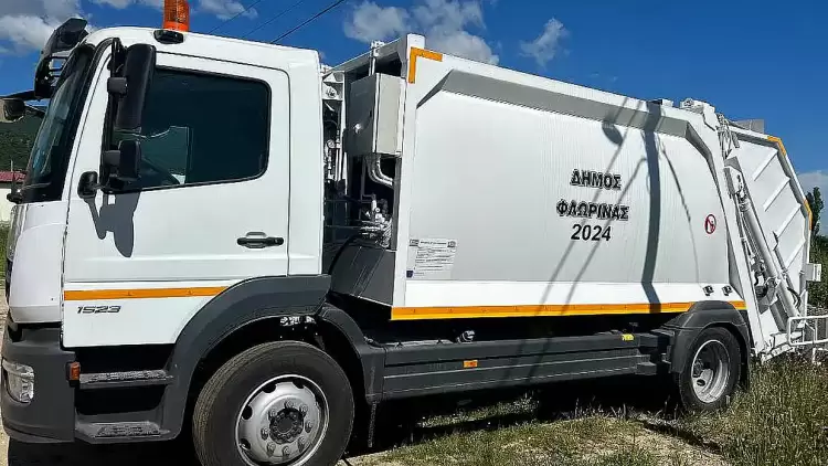 Παραδόθηκαν στον Δήμο Φλώρινας δύο νέα σύγχρονα απορριμματοφόρα οχήματα