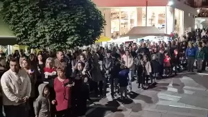 Η περιφορά του Επιταφίου στον ιερό ναό Αγίου Νικολάου Κοζάνης 