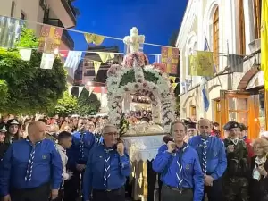 Η περιφορά του Επιταφίου στον ιερό ναό Αγίου Νικολάου Κοζάνης 