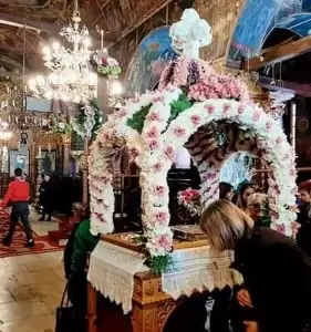 Η περιφορά του Επιταφίου στον ιερό ναό Αγίου Νικολάου Κοζάνης 