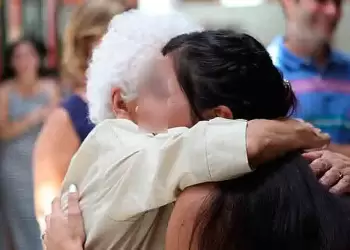 Πτολεμαΐδα: Μια αγκαλιά του κόστισε 1200 ευρώ…