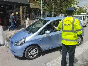 Στους δρόμους η Τροχαία Κοζάνης για την οδική ασφάλεια με μοίρασμα αβγών…