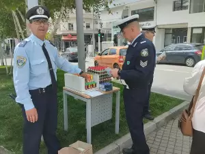 Στους δρόμους η Τροχαία Κοζάνης για την οδική ασφάλεια με μοίρασμα αβγών…