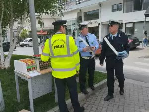 Στους δρόμους η Τροχαία Κοζάνης για την οδική ασφάλεια με μοίρασμα αβγών…