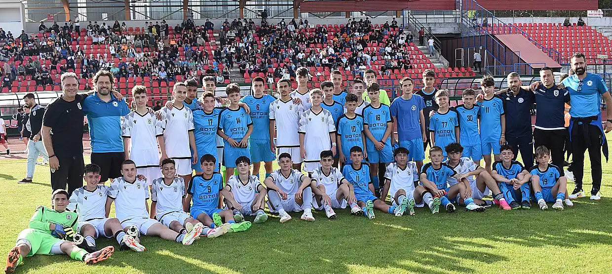 Τελικοί παιδικών πρωταθλημάτων Κ14 και Κ16 Το σήκωσαν οι Δαναοί ( Κ16) και ο ΠΑΟ Κοίλων (Κ14) (φώτο) Τελικοί παιδικών πρωταθλημάτων Κ14 και Κ 16 Το σήκωσαν οι Δαναοί ( Κ16) και ο ΠΑΟ Κοίλων (Κ14)