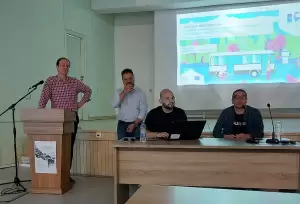 Το λεωφορείο του υδρογόνου έκανε «στάση» στο 1ο ΕΚ Κοζάνης Το λεωφορείο του υδρογόνου έκανε «στάση» στο 1ο ΕΚ Κοζάνης