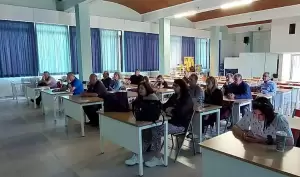 Το λεωφορείο του υδρογόνου έκανε «στάση» στο 1ο ΕΚ Κοζάνης Το λεωφορείο του υδρογόνου έκανε «στάση» στο 1ο ΕΚ Κοζάνης