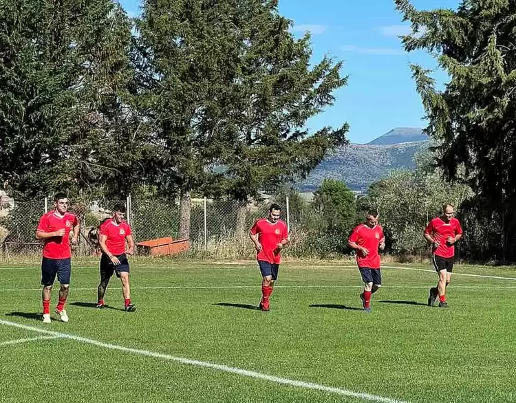 Αγώνας ποδοσφαίρου για φιλανθρωπικό σκοπό στη Νεάπολη