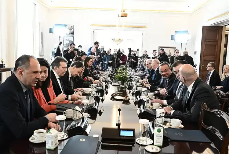 Ανασχηματισμός: Σε αναμμένα κάρβουνα υπουργοί και υφυπουργοί