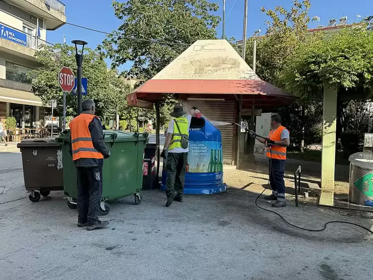 Εργασίες καθαρισμού και πλύσης κάδων απορριμμάτων από τον Δήμο Φλώρινας Εργασίες καθαρισμού και πλύσης κάδων απορριμμάτων από τον Δήμο Φλώρινας