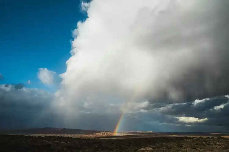 Ο καιρός σήμερα, Πέμπτη 6/6: Αραιές νεφώσεις με τοπικές βροχές στα ορεινά