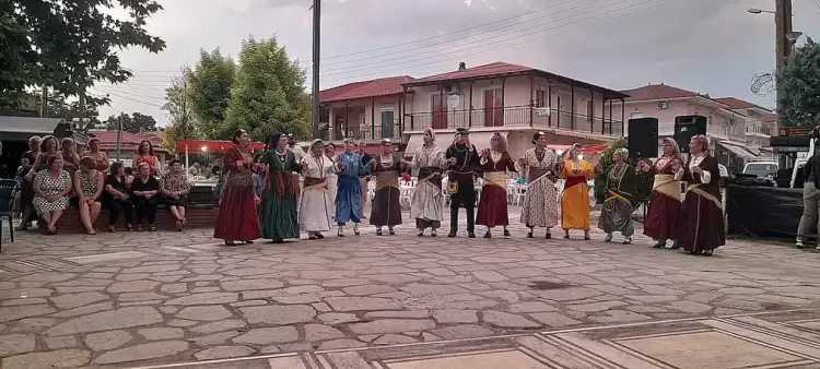 Καρπερό Γρεβενών: Εορταστικές εκδηλώσεις προς τιμή της Αγίας Τριάδος (εικόνες) Καρπερό Γρεβενών: εορταστικές εκδηλώσεις προς τιμή της Αγίας Τριάδος