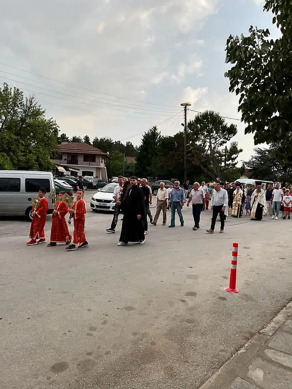 Καρπερό Γρεβενών: Εορταστικές εκδηλώσεις προς τιμή της Αγίας Τριάδος (εικόνες) Καρπερό Γρεβενών: εορταστικές εκδηλώσεις προς τιμή της Αγίας Τριάδος