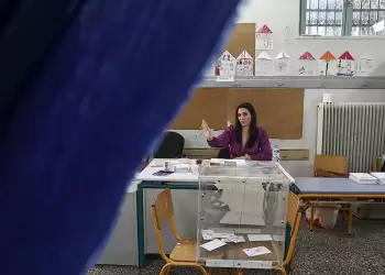 Νέα δημοσκόπηση: Κάτω από το 33% η ΝΔ, σκληρή μάχη ΣΥΡΙΖΑ – ΠΑΣΟΚ για τη δεύτερη θέση Νέα δημοσκόπηση: Κάτω από το 33% η ΝΔ, σκληρή μάχη ΣΥΡΙΖΑ – ΠΑΣΟΚ για τη δεύτερη θέση