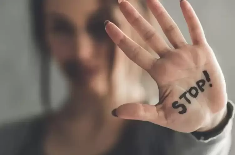 Νέες διατάξεις για την αντιμετώπισή της ενδοοικογενειακής βίας Νέες διατάξεις για την αντιμετώπισή της ενδοοικογενειακής βίας