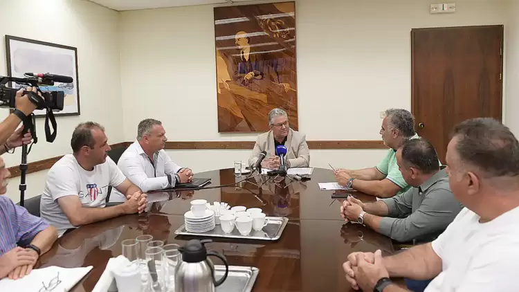 Συνάντηση του ΓΓ της ΚΕ του ΚΚΕ Δημήτρη Κουτσούμπα με την Πανελλήνια Ομοσπονδία Προσωπικού ΕΚΑΒ (ΠΟΠΕΚΑΒ)