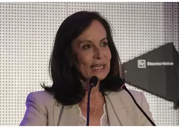 Η Άννα Διαμαντοπούλου υποψήφια για την ηγεσία του ΠΑΣΟΚ