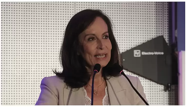 Η Άννα Διαμαντοπούλου υποψήφια για την ηγεσία του ΠΑΣΟΚ