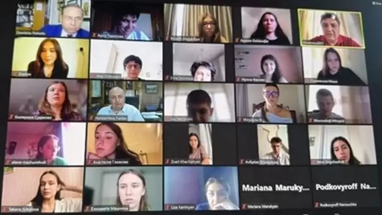 ΑΠΘ: Ελληνικά σε έναν μήνα έμαθαν 19 φοιτητές από 9 πανεπιστήμια της παρευξείνιας περιοχής ΑΠΘ: Ελληνικά σε έναν μήνα έμαθαν 19 φοιτητές από 9 πανεπιστήμια της παρευξείνιας περιοχής