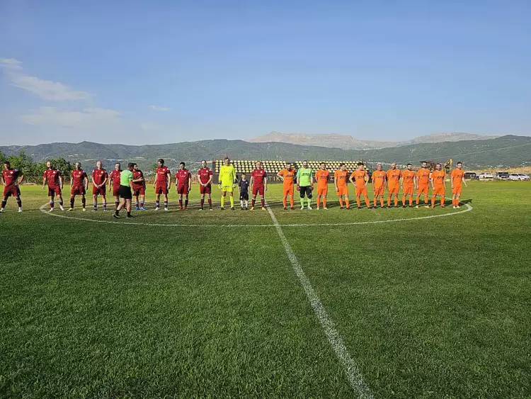 Δεν πειράζει: Το “πάλεψαν” και φεύγουν με ψηλά το κεφάλι οι δικηγόροι της Κοζάνης – Αποκλείστηκαν σε τριπλή ισοβαθμία.