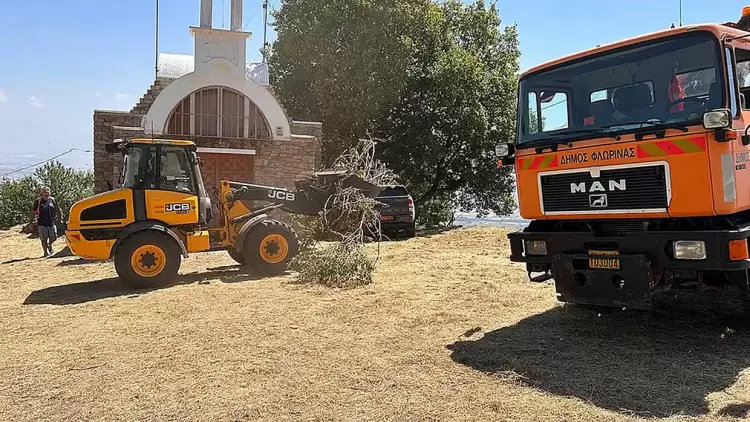 Δήμος Φλώρινας: Καθαρισμός κορυφής και κεντρικού δασικού δικτύου του λόφου Αγίου Παντελεήμονα από αυτοφυή βλάστηση Δήμος Φλώρινας: Καθαρισμός κορυφής και κεντρικού δασικού δικτύου του λόφου Αγίου Παντελεήμονα από αυτοφυή βλάστηση