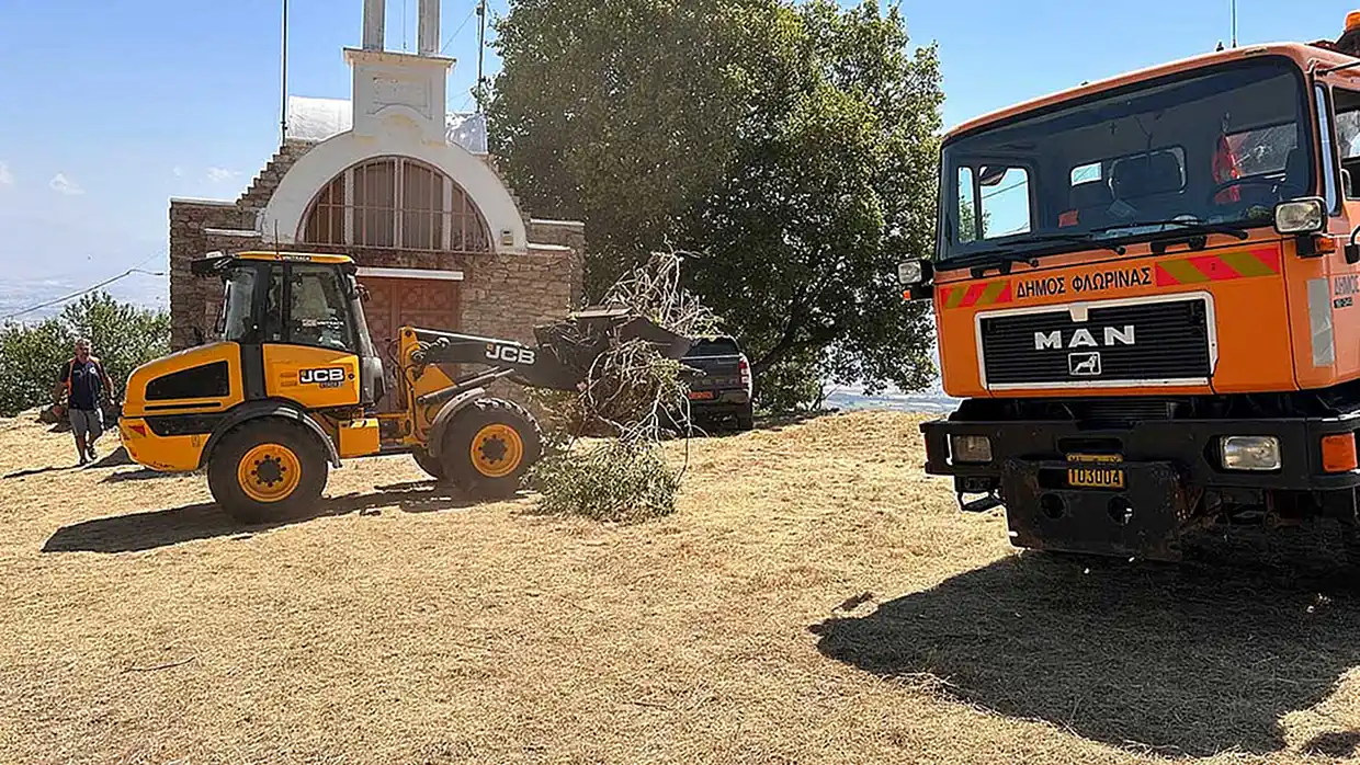 Δήμος Φλώρινας: Καθαρισμός κορυφής και κεντρικού δασικού δικτύου του λόφου Αγίου Παντελεήμονα από αυτοφυή βλάστηση Δήμος Φλώρινας: Καθαρισμός κορυφής και κεντρικού δασικού δικτύου του λόφου Αγίου Παντελεήμονα από αυτοφυή βλάστηση