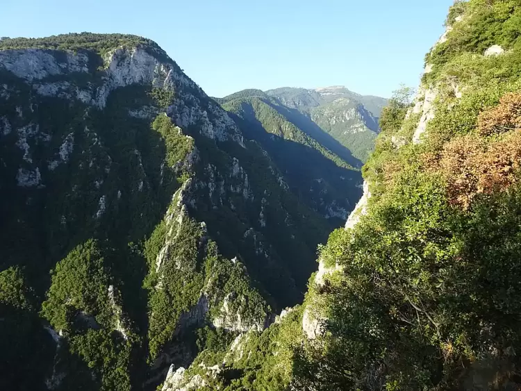 Εξόρμηση στoν Όλυμπο με αφετηρία το εκκλησάκι των Αγίων Αποστόλων