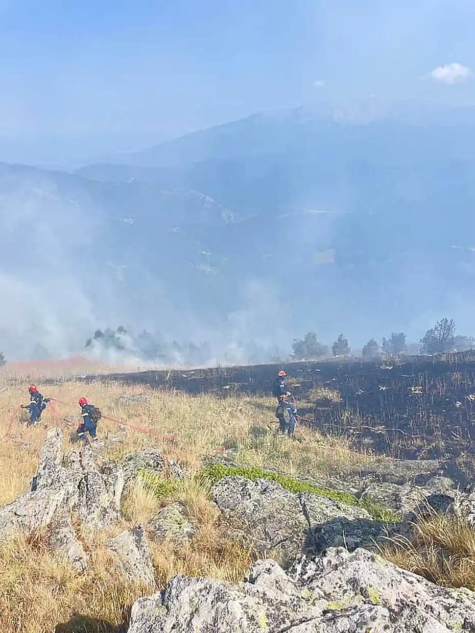 Σε εξέλιξη η φωτιά στο Βελβεντό: Σηκώθηκε ένα ελικόπτερο Φωτιά στην Κοζάνη: Σηκώθηκε ένα ελικόπτερο