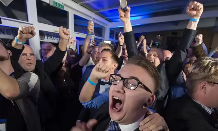 Γιατί οι νεαροί Ευρωπαίοι στρέφονται στην ακροδεξιά