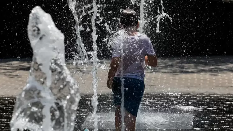 Ο καιρός σήμερα, Πέμπτη 11/7: Θερμοκρασίες έως 40-41 βαθμούς και μελτέμι Ο καιρός σήμερα, Πέμπτη 11/7: Θερμοκρασίες έως 40 41 βαθμούς και μελτέμι