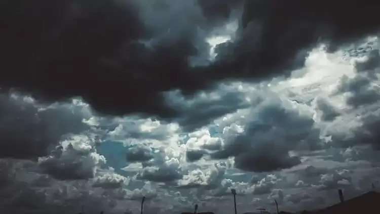 Ο καιρός σήμερα, Πέμπτη 4/7: Νεφώσεις παροδικά αυξημένες με βροχές και καταιγίδες κατά τόπους ισχυρές