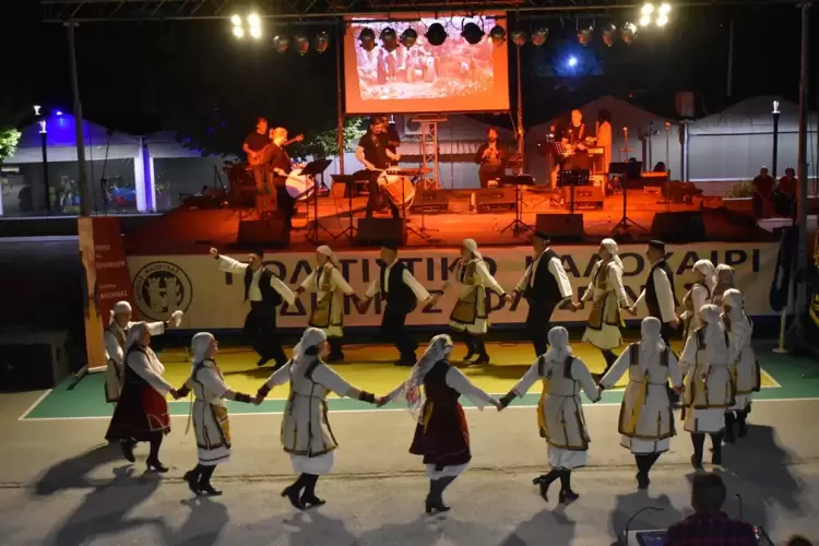 Με μουσικοχορευτική παράσταση παραδοσιακής μουσικής και χορού με Rudimental Drumming συνεχίστηκε το “Πολιτιστικό Καλοκαίρι” του Δήμου Φλώρινας