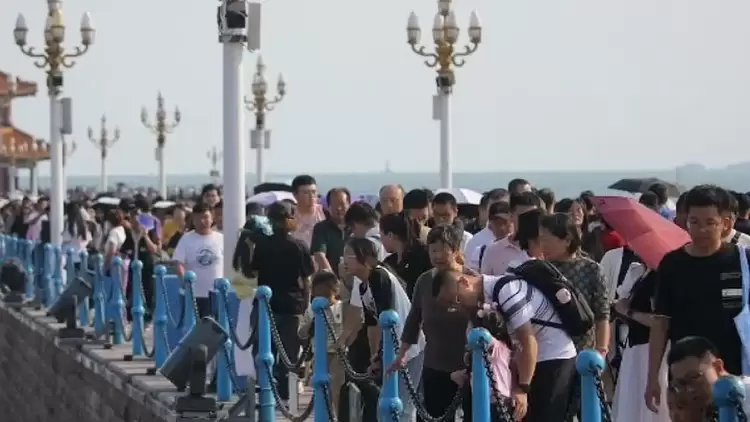 Με τους φονικούς καύσωνες στη νότια Ευρώπη στη μόδα οι βόρειοι προορισμοί για τις θερινές διακοπές τους