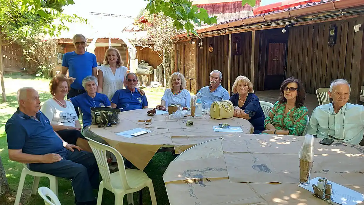 Μεσημεριανό γλέντι των Μικρασιατών Κοζάνης Μεσημεριανό γλέντι των Μικρασιατών Κοζάνης
